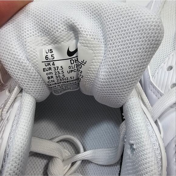 Nike Air Max 90 Sneaker in White - Picture 3 of 10